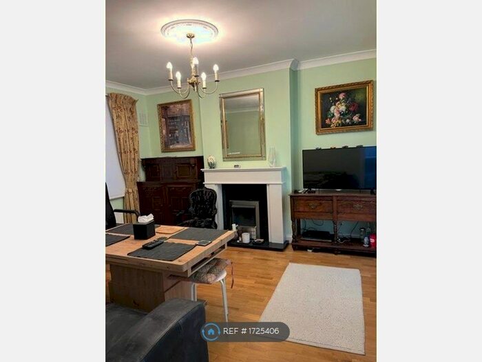 2 Bedroom Flat To Rent In Basement, London, SW5
