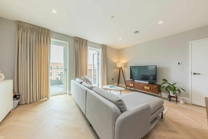 2 Bedroom Flat To Rent In Royal Engineers Way, London, NW7