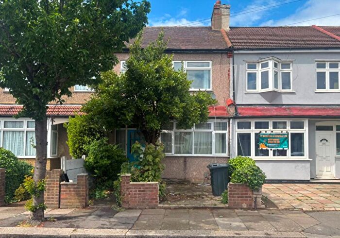 3 Bedroom Terraced House For Sale In Hampton Road, Ilford, Essex, IG1