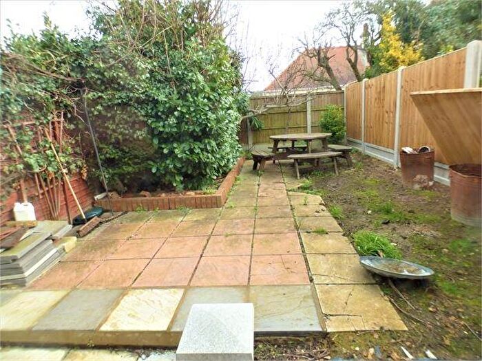 1 Bedroom Flat To Rent In Woodfield Park Drive, Leigh On Sea, Leigh On Sea, SS9