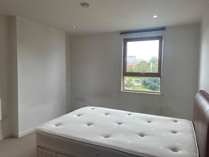2 Bedroom Apartment To Rent In Gateway North, Leeds City Centre, LS9