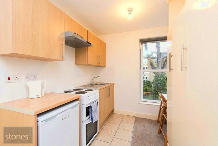 Apartment To Rent In Belsize Square, Belsize Park, London, NW3