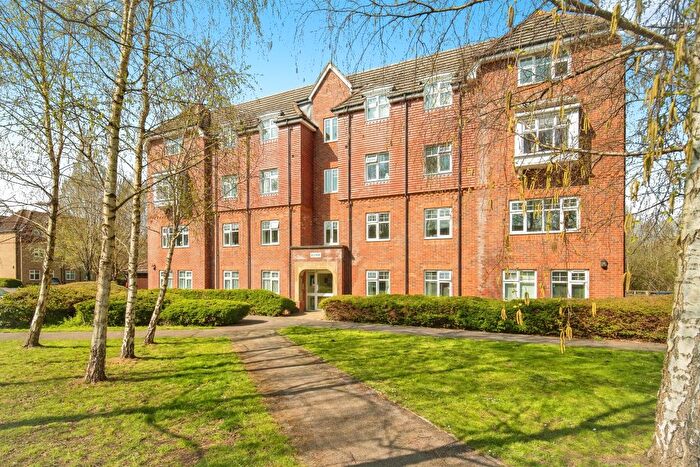 2 Bedroom Flat For Sale In The Hollies, Mapledurwell, Basingstoke, RG24
