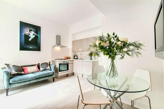 1 Bedroom Flat To Rent In Radipole Road, Parsons Green, SW6