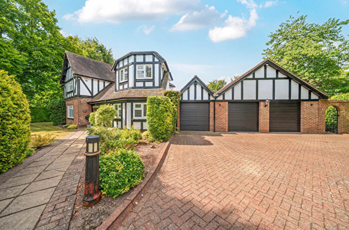 4 Bedroom Detached House For Sale In The Avenue, Dunstable, Bedfordshire, LU6