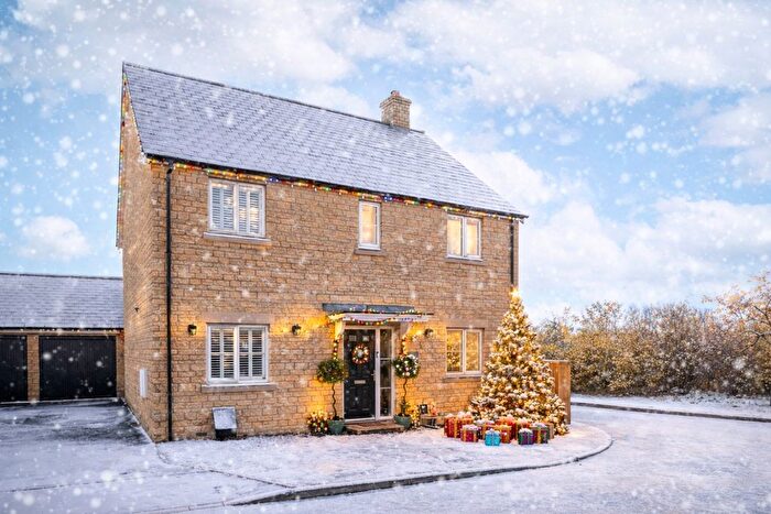 4 Bedroom Detached House For Sale In Sungold Place, Carterton, Oxfordshire, OX18