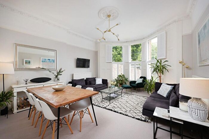 2 Bedroom Flat For Sale In Oakfield Grove, Bristol, BS8