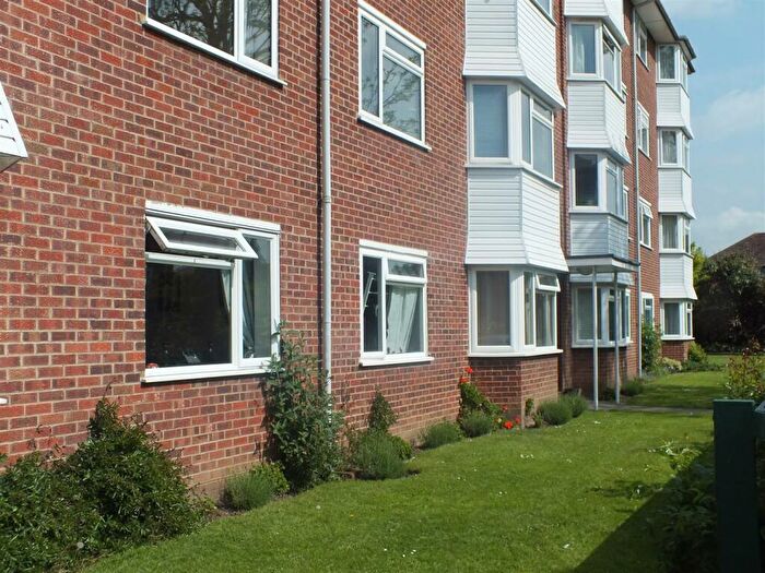 2 Bedroom Apartment To Rent In Surbiton, KT6