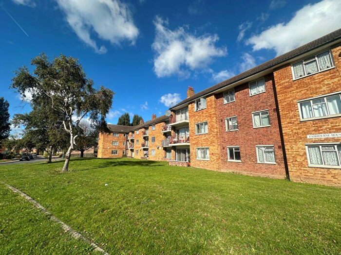 2 Bedroom Flat For Sale In Bourne Avenue, Hayes, UB3