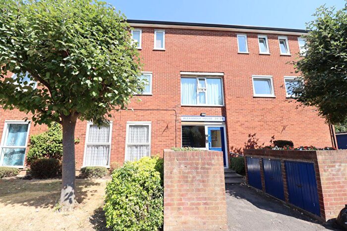 2 Bedroom Apartment For Sale In Mikern Close, Bletchley, Milton Keynes, MK2