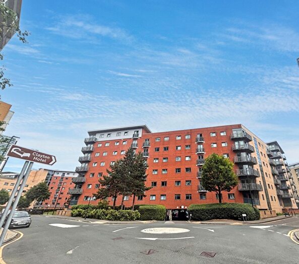 2 Bedroom Flat To Rent In Velocity South, City Walk, Leeds, West Yorkshire, LS11