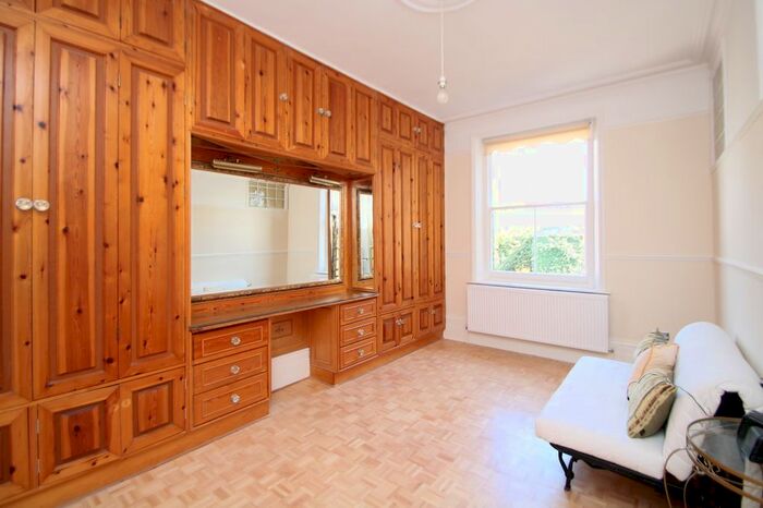 2 Bedroom Flat To Rent In Knatchbull Road, London, SE5