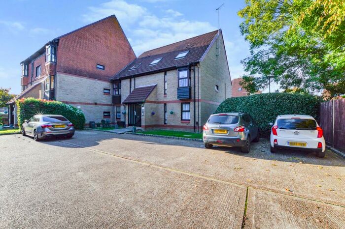 Studio To Rent In Trenance, Goldsworth Park, Woking, Surrey, GU21
