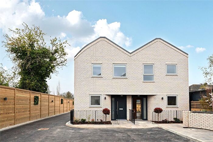 3 Bedroom Semi Detached House For Sale In Isleworth, TW7