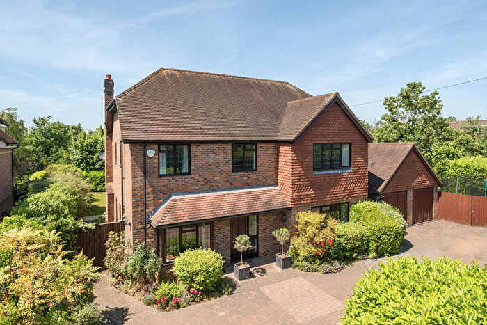 5 Bedroom House For Sale In Shoppenhangers Road, Maidenhead, SL6