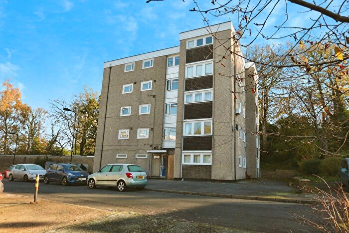 2 Bedroom Flat For Sale In Barnes Close, Southampton, Hampshire, SO18