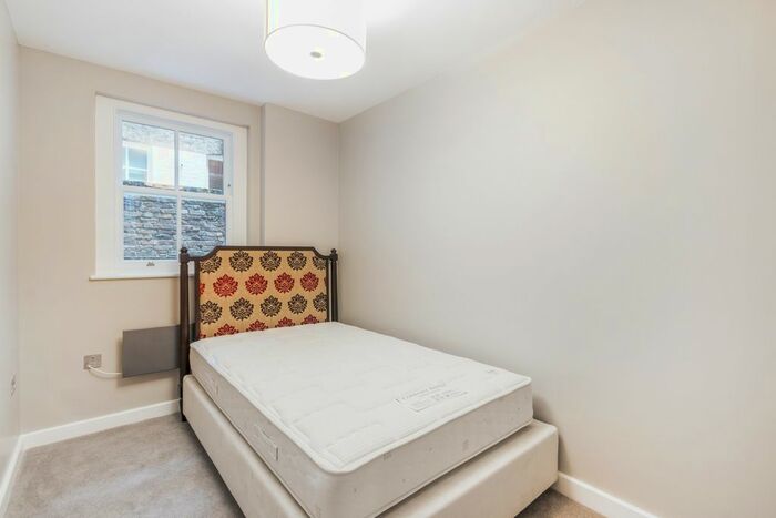 2 Bedroom Flat To Rent In Earls Court Road, London, SW5