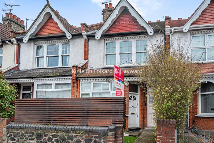 2 Bedroom Flat For Sale In High Road, North Finchley, London, N12