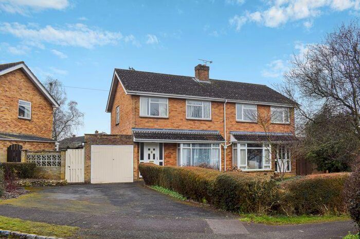 3 Bedroom Semi-Detached House To Rent In Mulcaster Avenue, Kidlington, OX5