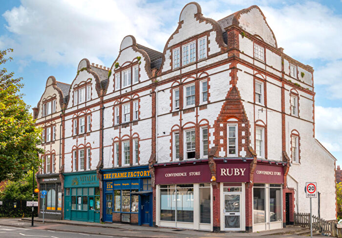 2 Bedroom Flat For Sale In Croydon Road, Reigate, Surrey, RH2