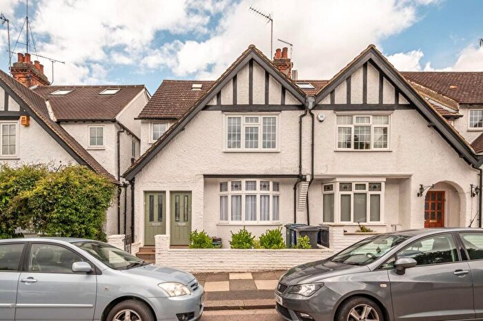 2 Bedroom Flat To Rent In Temple Grove, Temple Fortune, London, NW11