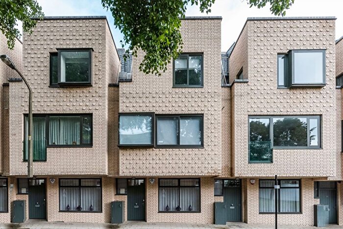 4 Bedroom Flat To Rent In St. Alphonsus Road, London, SW4
