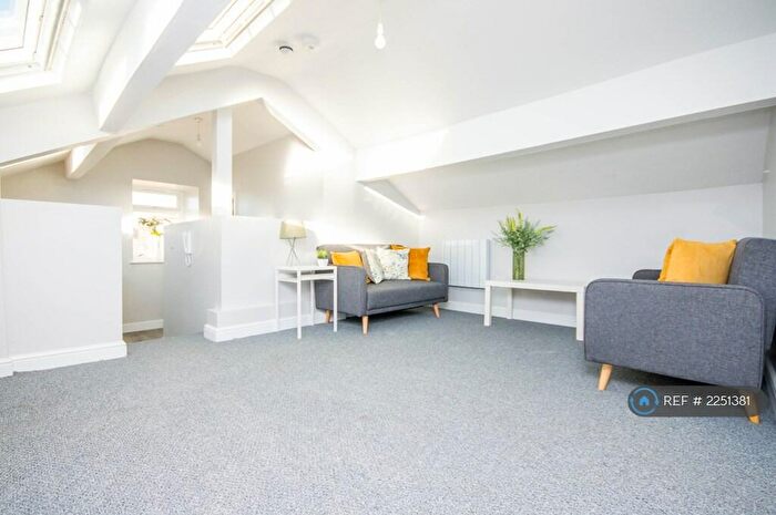 1 Bedroom Flat To Rent In Rochdale Road, Bacup, OL13