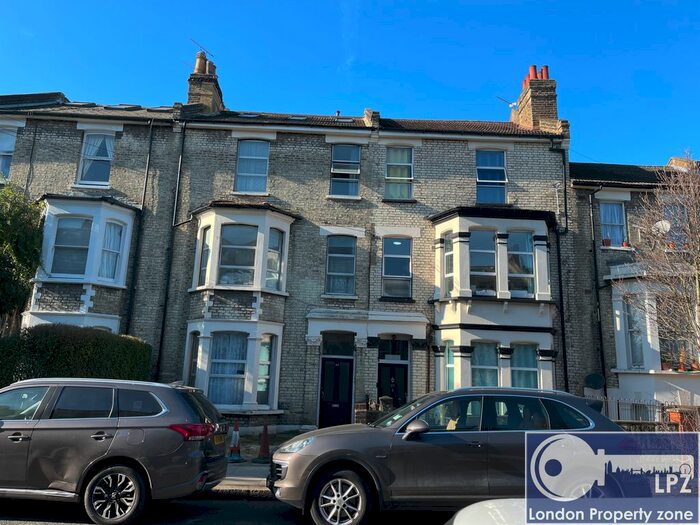 Studio To Rent In Devonport Road, Shepherds Bush, W12