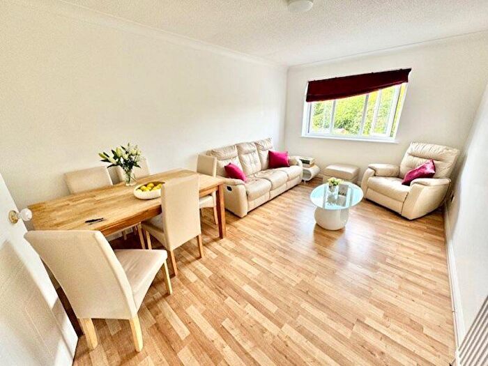 1 Bedroom Flat For Sale In Hazlemere Road, Penn, HP10