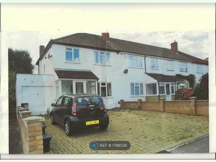 3 Bedroom Semi-Detached House To Rent In Charnwood Drive, London, E18