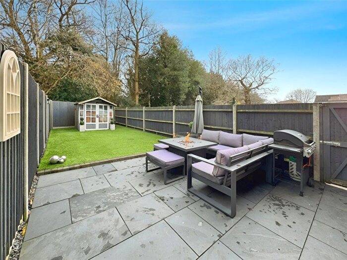 3 Bedroom End Of Terrace House For Sale In Farcrosse Close, Sandhurst, Berkshire, GU47