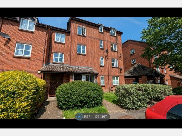 Studio To Rent In Knowles Close, West Drayton, UB7