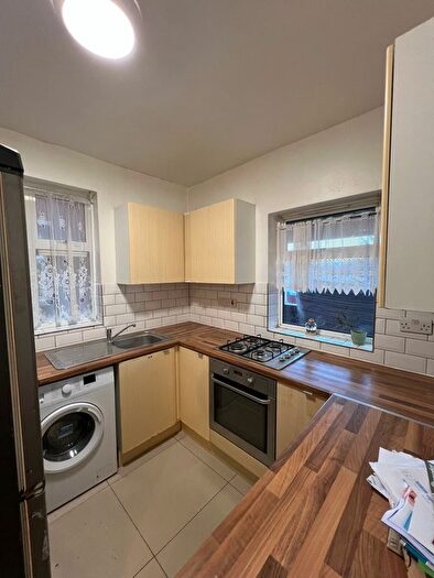 2 Bedroom Flat To Rent In High Road, Chadwell Heath, RM6