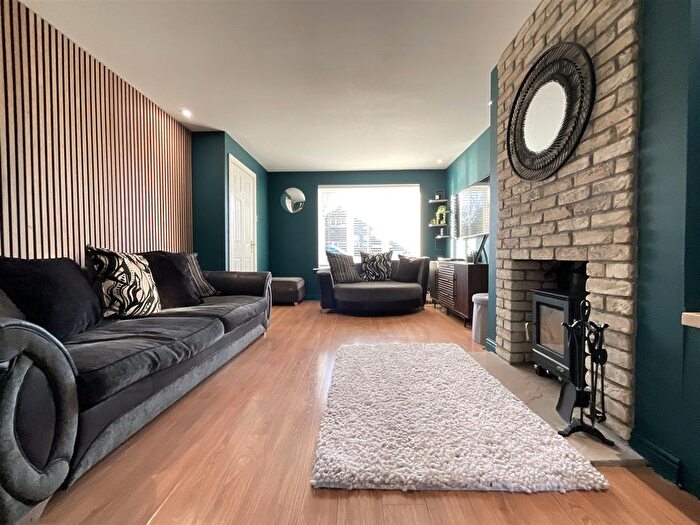 4 Bedroom Semi-detached House For Sale In Meadow Court, Staxton, YO12