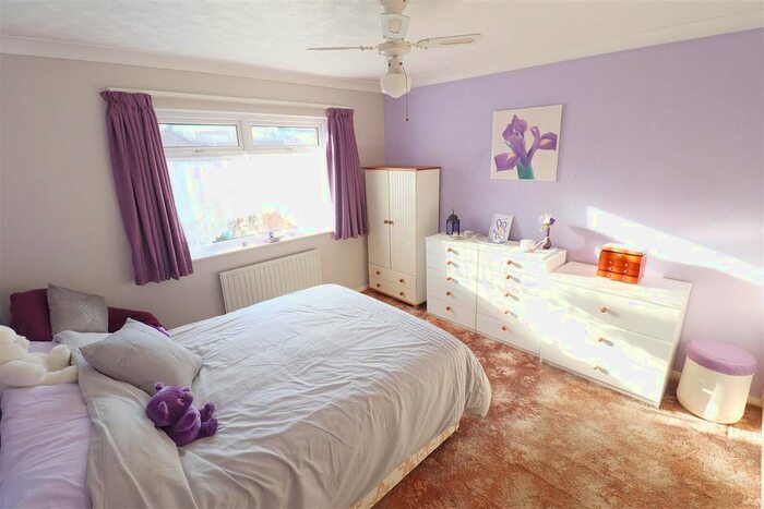 2 Bedroom Semi-Detached Bungalow For Sale In Brain Valley Avenue, Black Notley, Braintree CM77