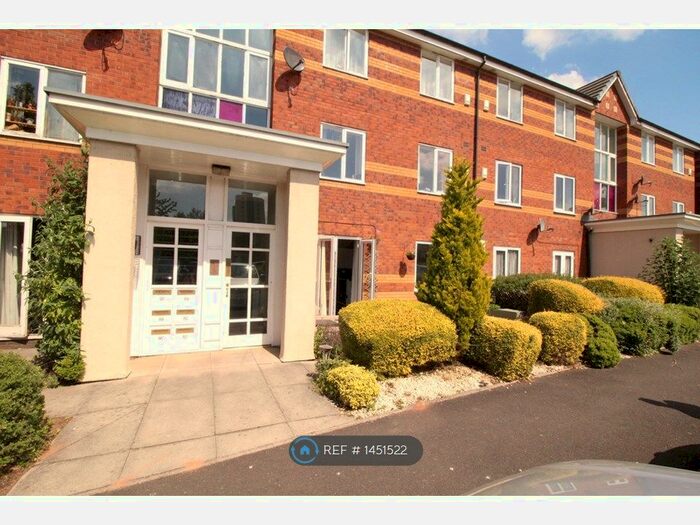 2 Bedroom Flat To Rent In Velour Close, Salford, M3