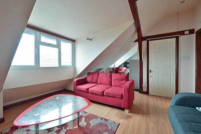 1 Bedroom Flat To Rent In Brondesbury Park, Brondesbury Park, London, NW2