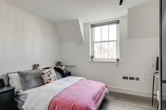 2 Bedroom Apartment To Rent In Mill Lane, West Hampstead, NW6