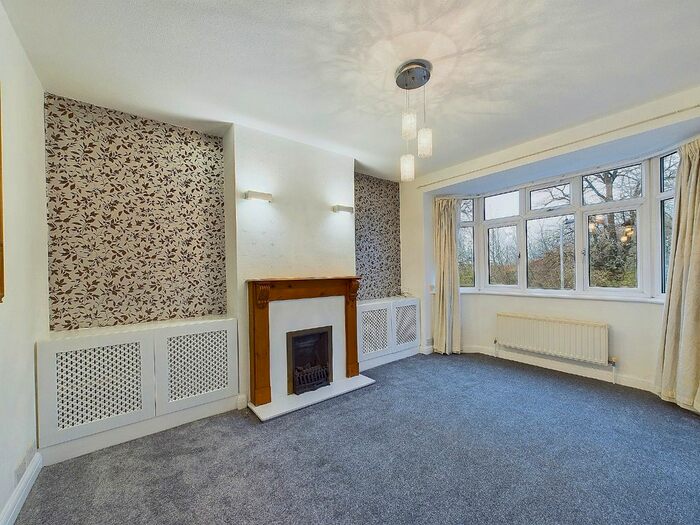 2 Bedroom Flat To Rent In Glassmill Lane, Bromley, BR2