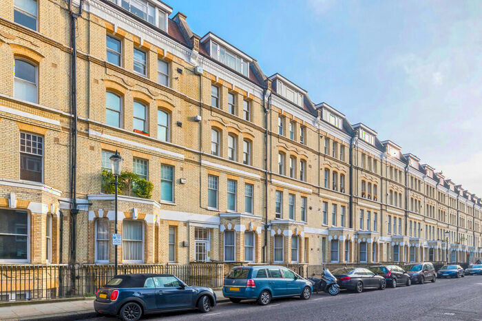 2 Bedroom Apartment To Rent In Elm Park Gardens, Chelsea, SW10