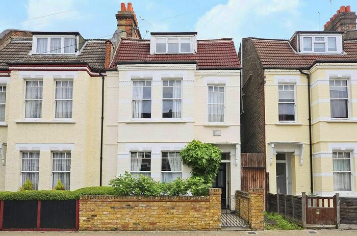 4 Bedroom Property To Rent In Moring Road, Tooting Bec, London, SW17