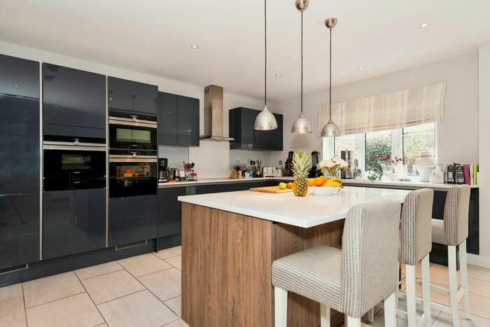 5 Bedroom Detached House To Rent In Fetcham, KT22