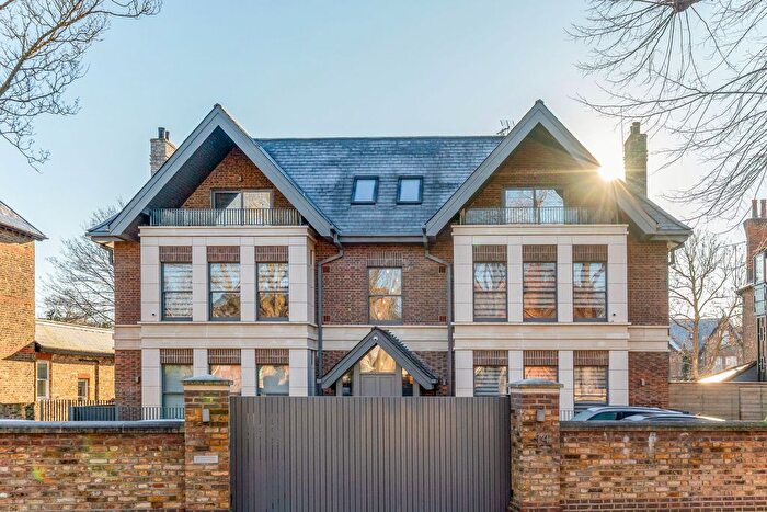 2 Bedroom Flat For Sale In Carlton Road, Ealing, W5