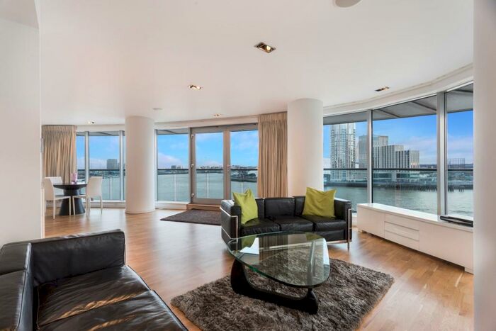 3 Bedroom Apartment To Rent In New Providence Wharf, Fairmont Avenue, London, E14