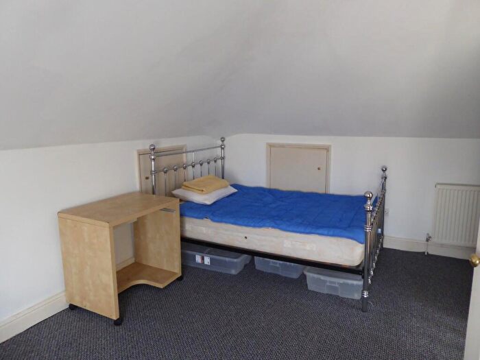 Studio To Rent In Reading, Berkshire, RG6