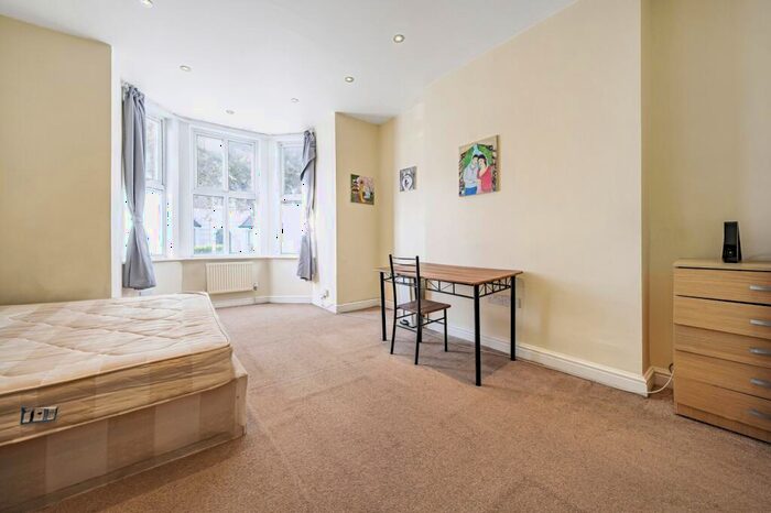 1 Bedroom Flat To Rent In Maude Road London, SE5