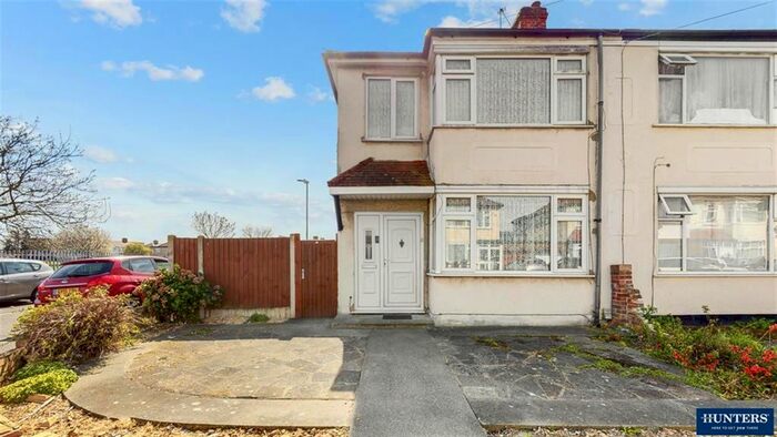 3 Bedroom End Of Terrace House To Rent In Lamberhurst Road, Dagenham, RM8