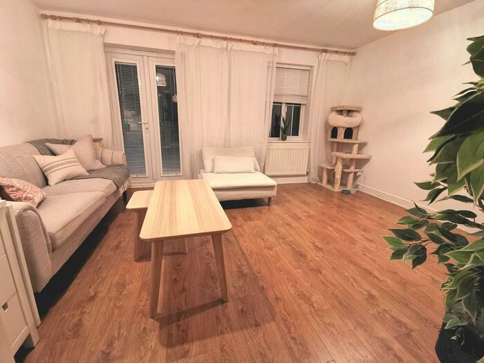 3 Bedroom Semi-Detached House To Rent In Queensbury Gate, Longbenton, Newcastle Upon Tyne, NE12