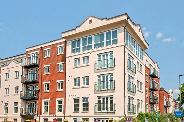 2 Bedroom Flat To Rent In Masons Hill, Bromley, BR2