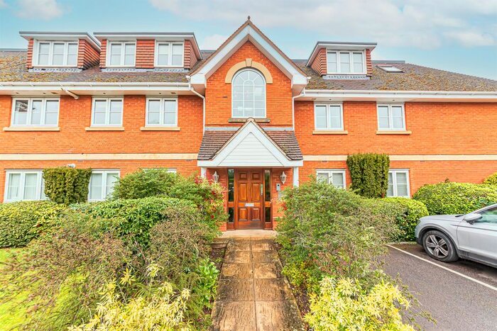 2 Bedroom Flat To Rent In Winnersh Grove, Reading Road, Wokingham, RG41